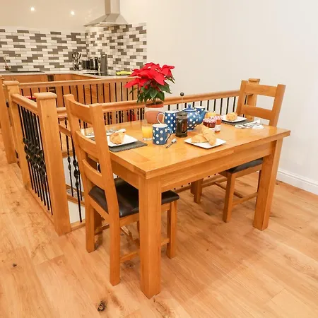 Macaw No 4 * Kirkby Stephen