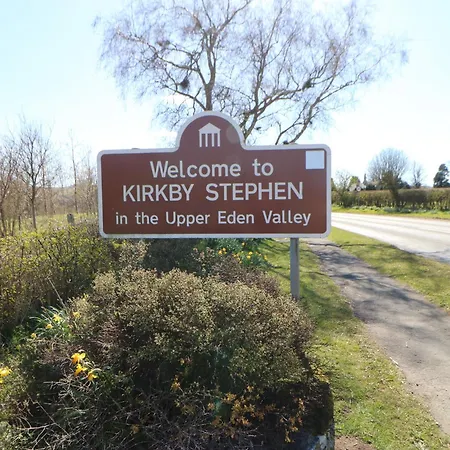 Macaw No 4 Kirkby Stephen