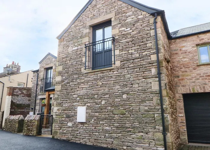 Macaw No 4 Kirkby Stephen